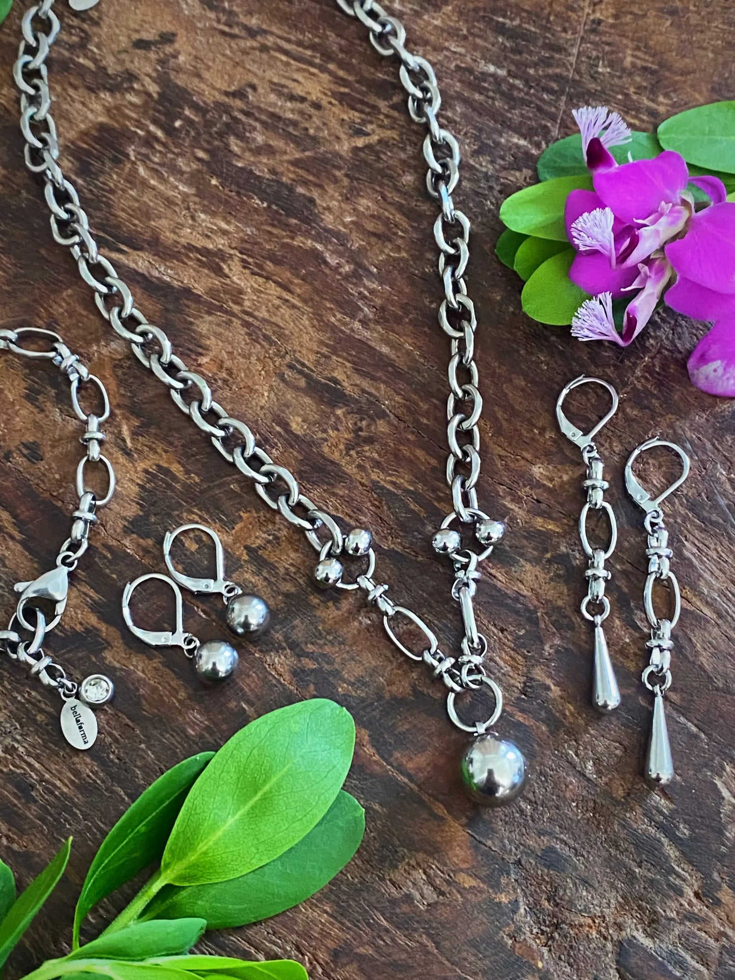 LOBERO CHARM CHOKER